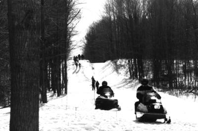 snodrift2000Spectators3.jpg