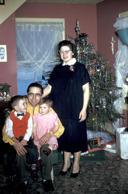 IMG613_1956_Alice_and_Charles_and_Family.jpg