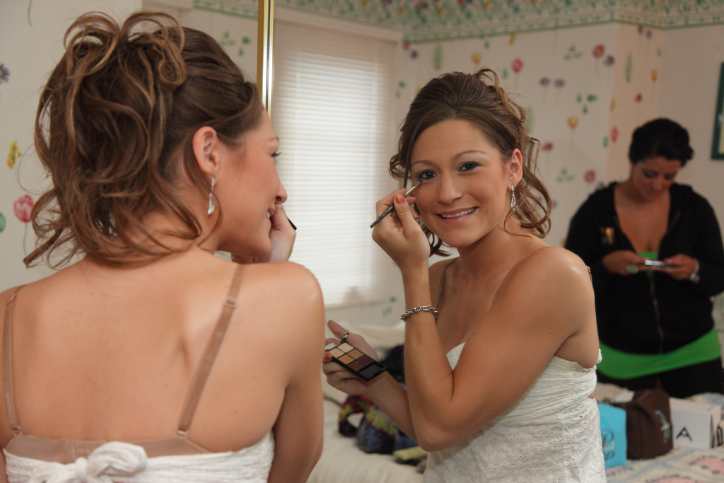 2010-07-10_0044_girls-getting-ready.jpg