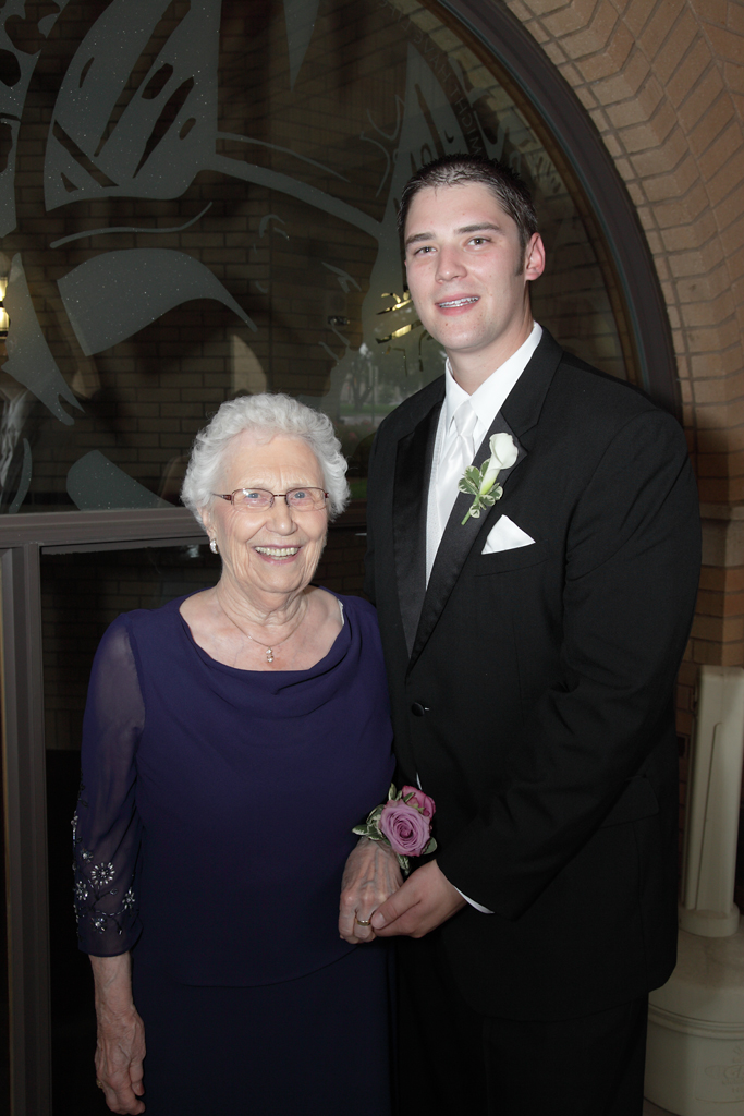 2010-07-10_0415_nathan_grandma-margaret.jpg